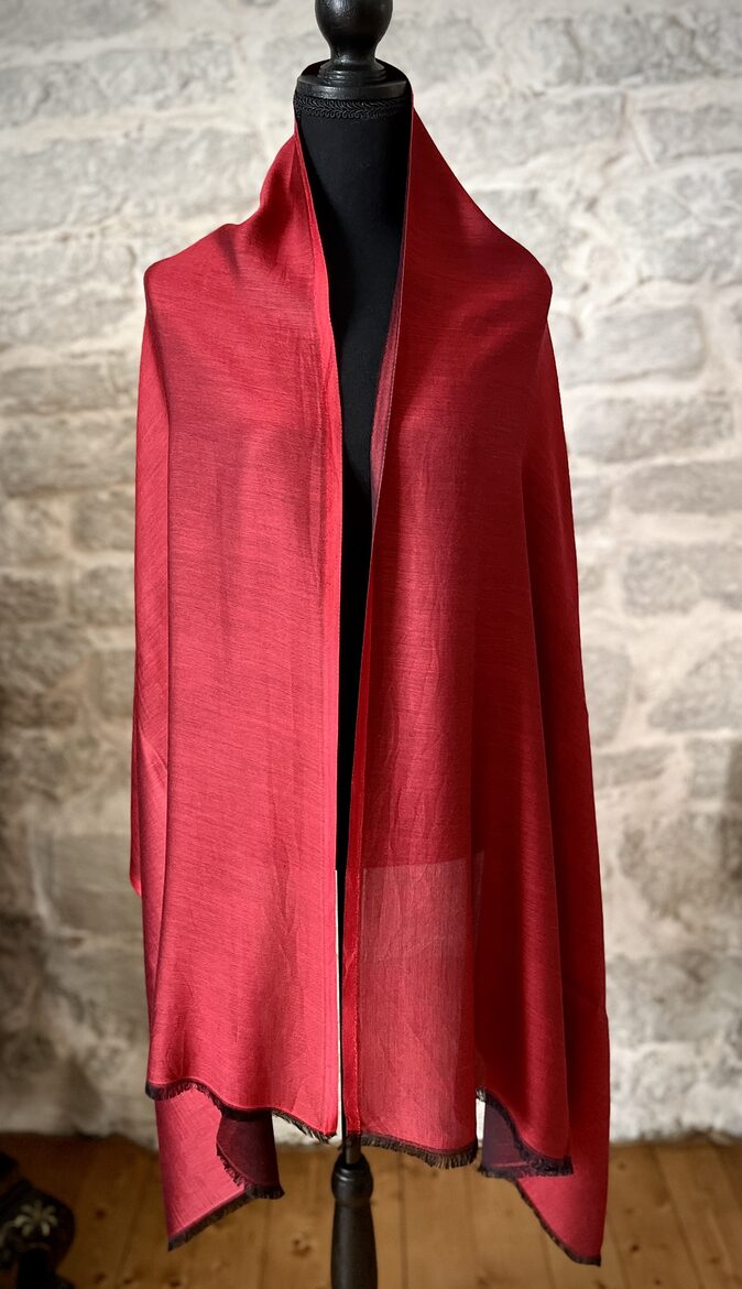 Tulipunane ühevärviline Sall